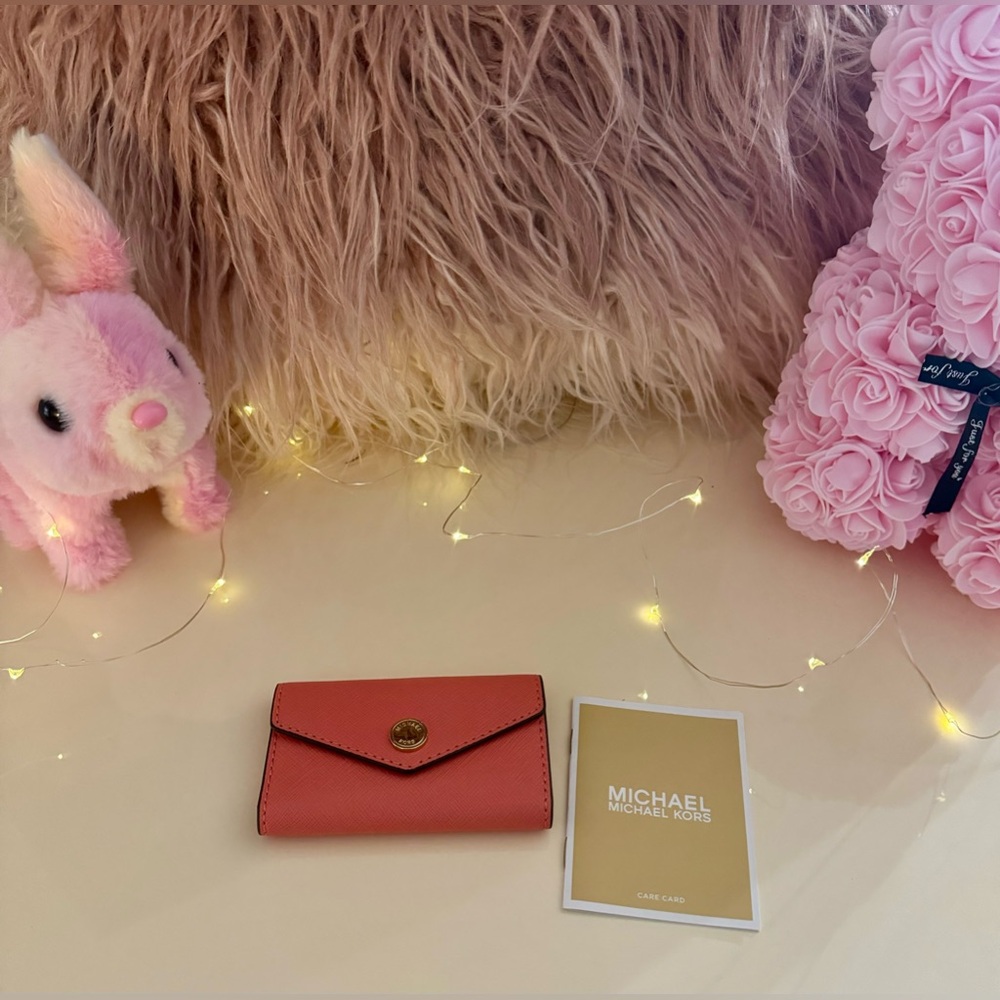 Michael Kors NWOT Coral Pink/Orange and Gold 6 Key Holder - Picture 2 of 5